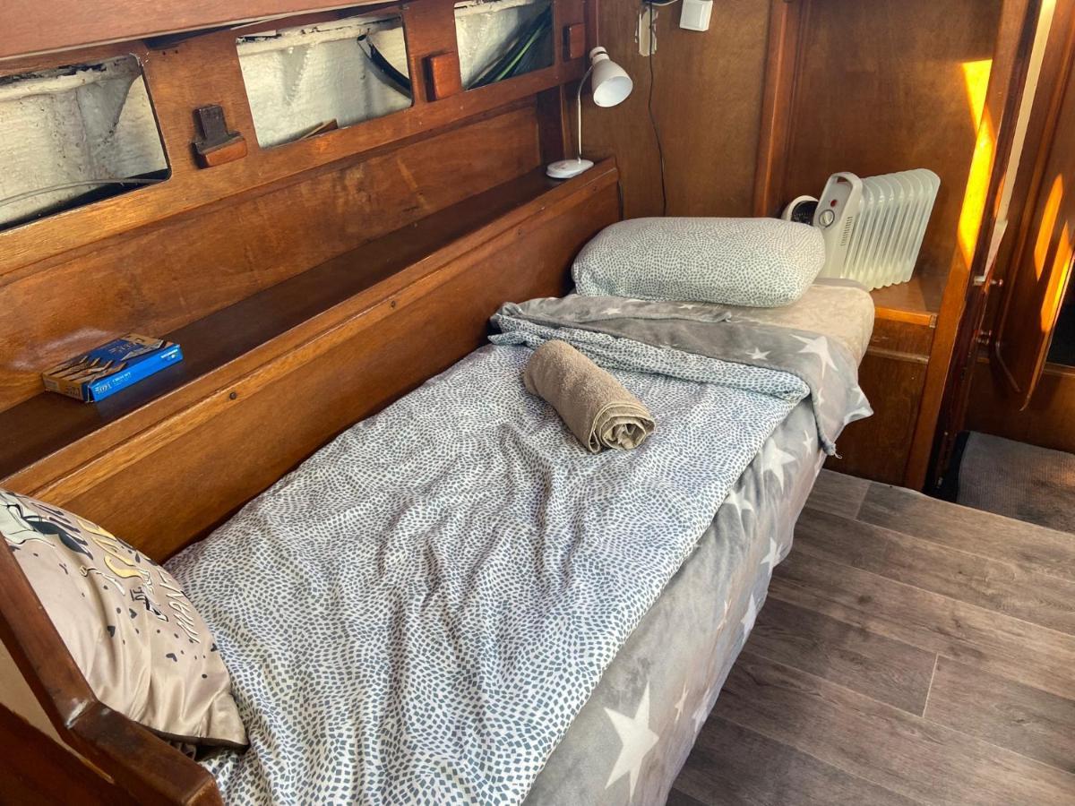 Fantastic Sailing Boat To Sleep In Barcelona Hotel ภายนอก รูปภาพ